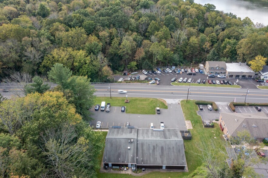 More Photos Of 2002 Rt-31, Clinton Township Unknown For Lease