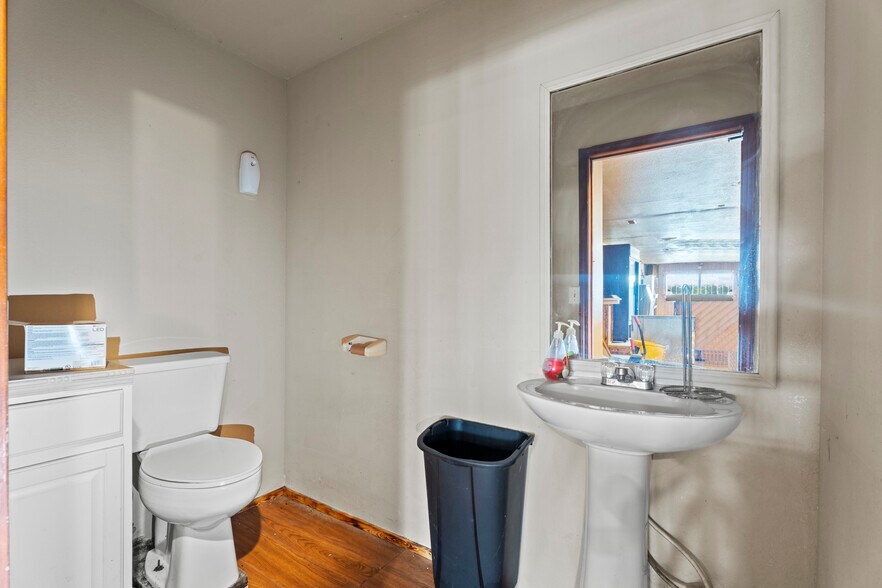 More Photos Of 26601 S 655 Rd, Grove Freestanding For Sale