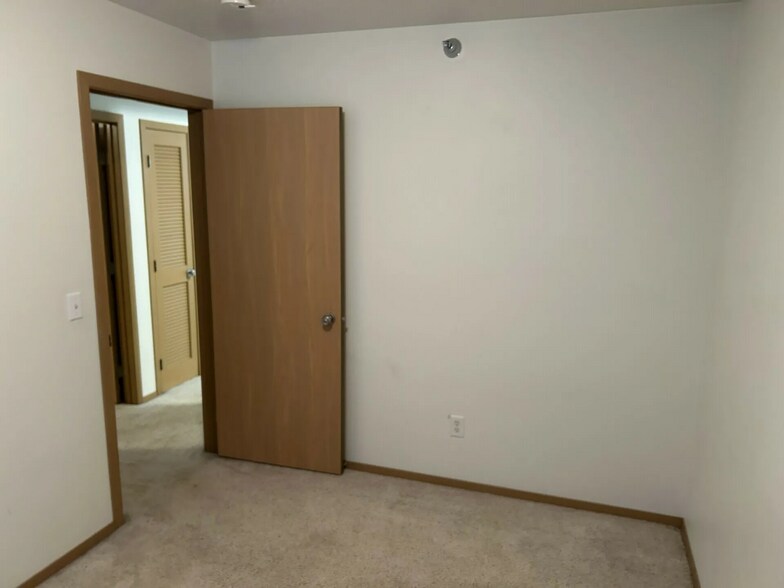 More Photos Of 1313 W 30th St, Yankton Apartments For Sale
