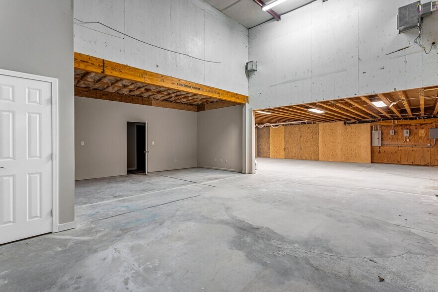 More Photos Of 393 Swanson Dr, Lawrenceville Light Manufacturing For Sale