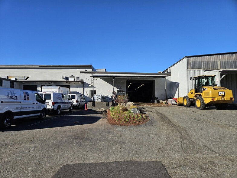 More Photos Of 325 New Boston St, Woburn Warehouse For Lease
