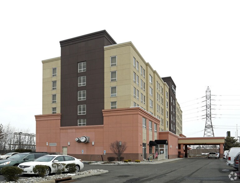 More Photos Of 30 Minue St, Carteret Hotel For Lease
