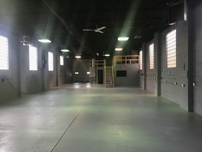 More Photos Of 111 W Home Ave, Villa Park Warehouse For Sale
