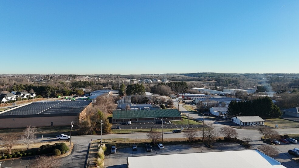 More Photos Of 107 Sunbelt Ct, Greer Light Distribution For Lease