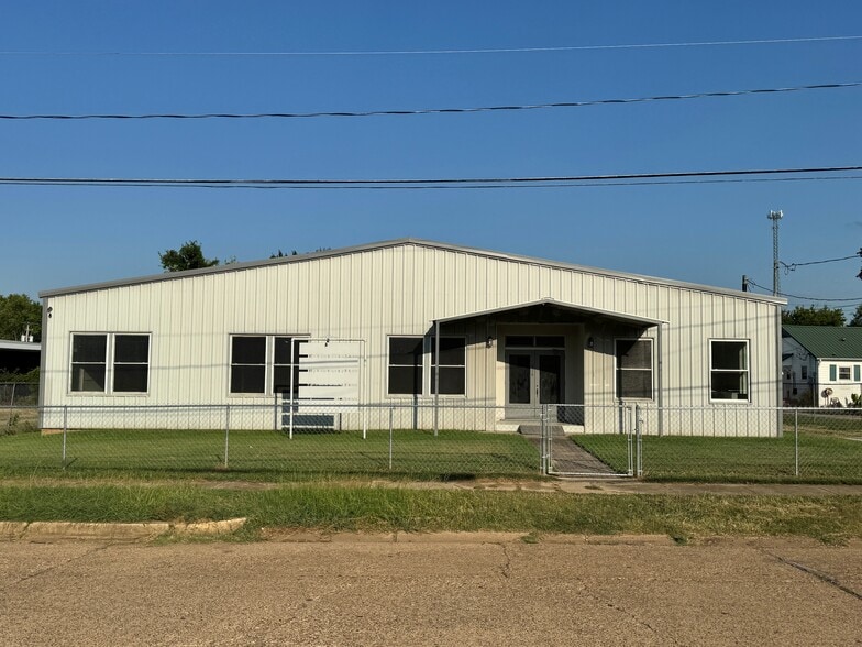 Primary Photo Of 916 N Longview St, Kilgore Office For Sale