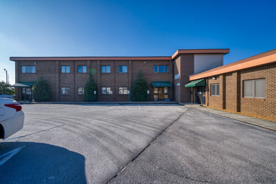 More Photos Of 1221 S Willow Ave, Cookeville Office Residential For Sale