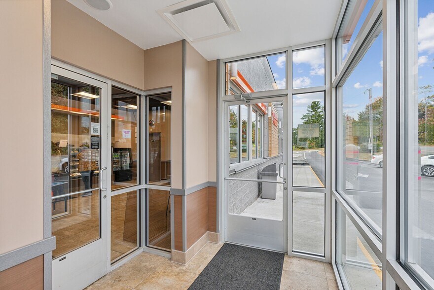 More Photos Of 248 State St, Ellsworth Department Store For Sale
