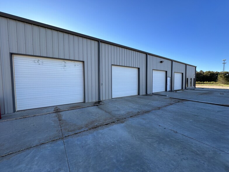 More Photos Of 1811 Lubbock Hwy, Lamesa Warehouse For Sale