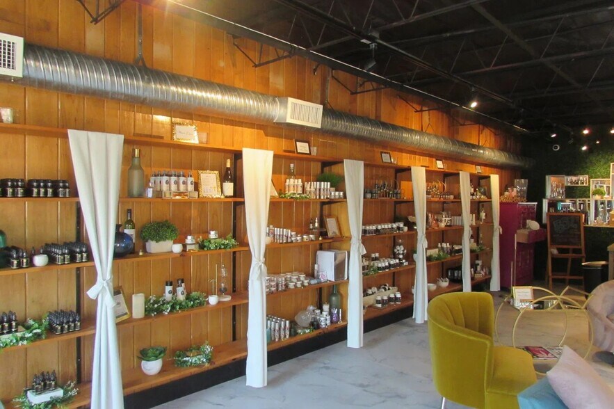 More Photos Of 2323 Cascade Rd, Atlanta Storefront For Sale