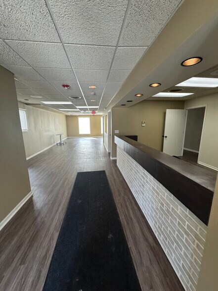 More Photos Of 1112 E Railroad St, Sandwich Office For Sale