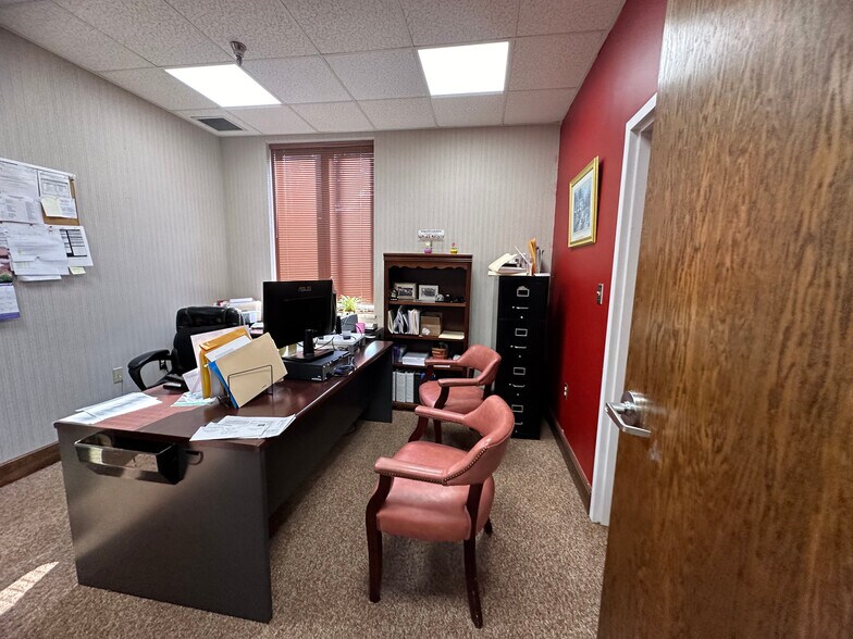 More Photos Of 201 N Troup St, Valdosta Office For Sale