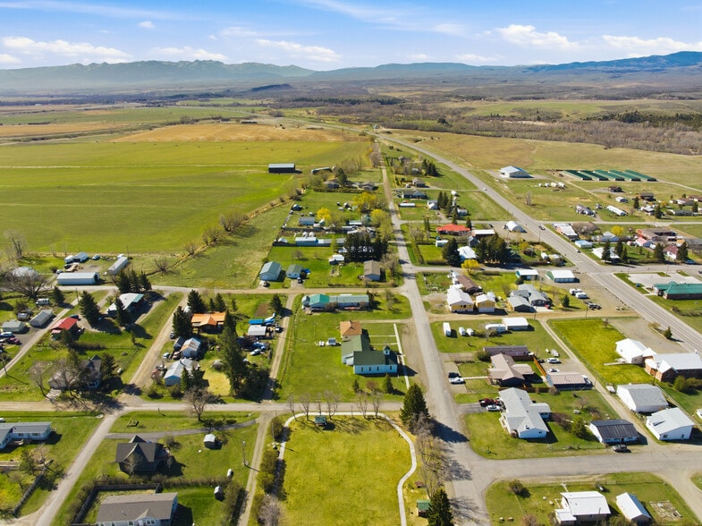 More Photos Of 210 Miles Ave, Clyde Park Specialty For Sale