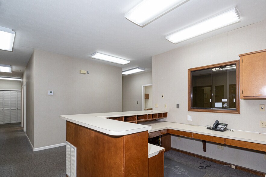More Photos Of 3830 Rosemont Dr, Columbus Office For Sale