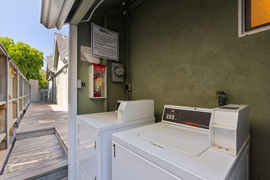 More Photos Of 215 Lolita St, Encinitas Apartments For Sale
