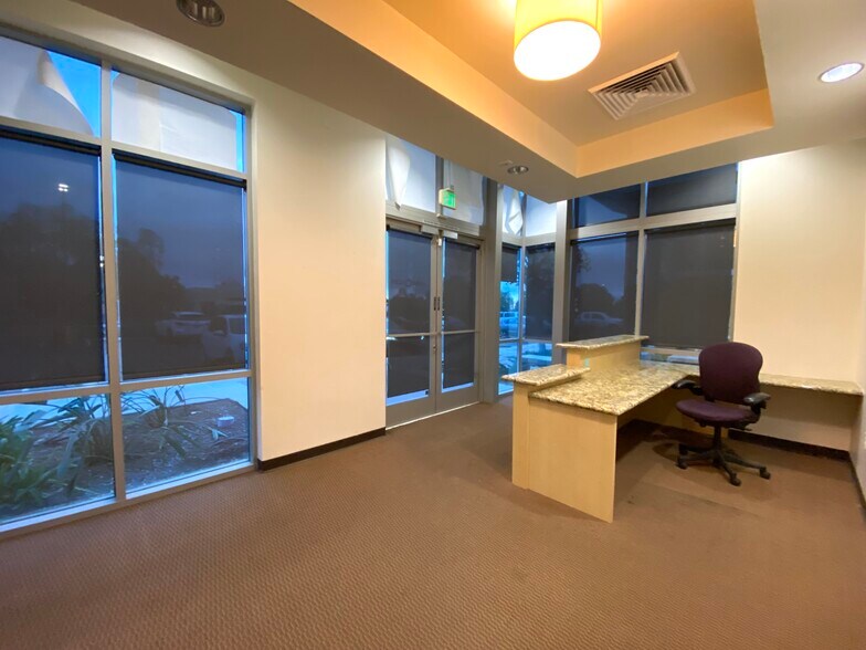 More Photos Of 2764 Gateway Rd, Carlsbad Office For Sale