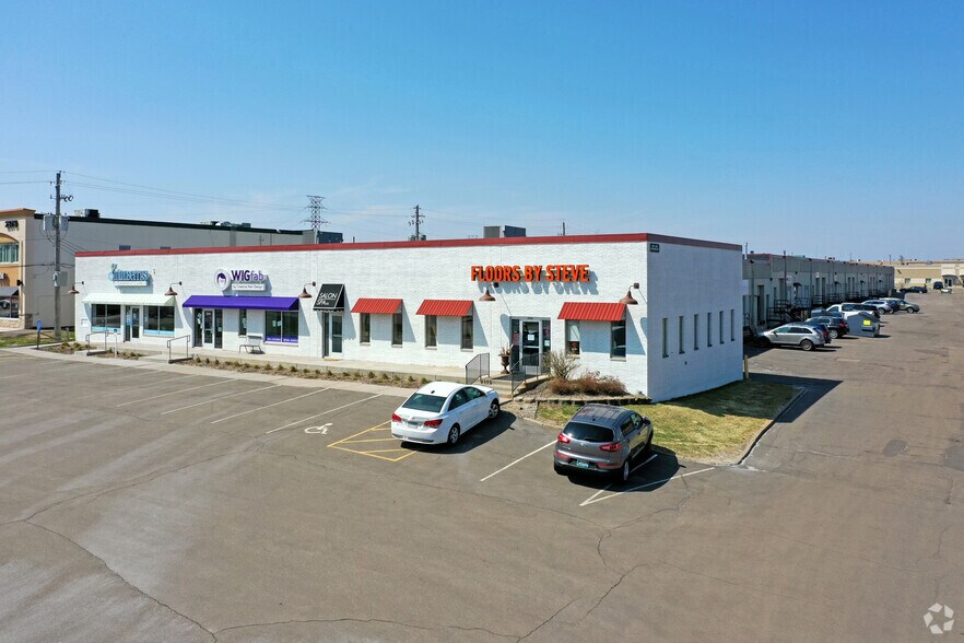 More Photos Of 2579-2605 N Fairview Ave N, Roseville Warehouse For Lease