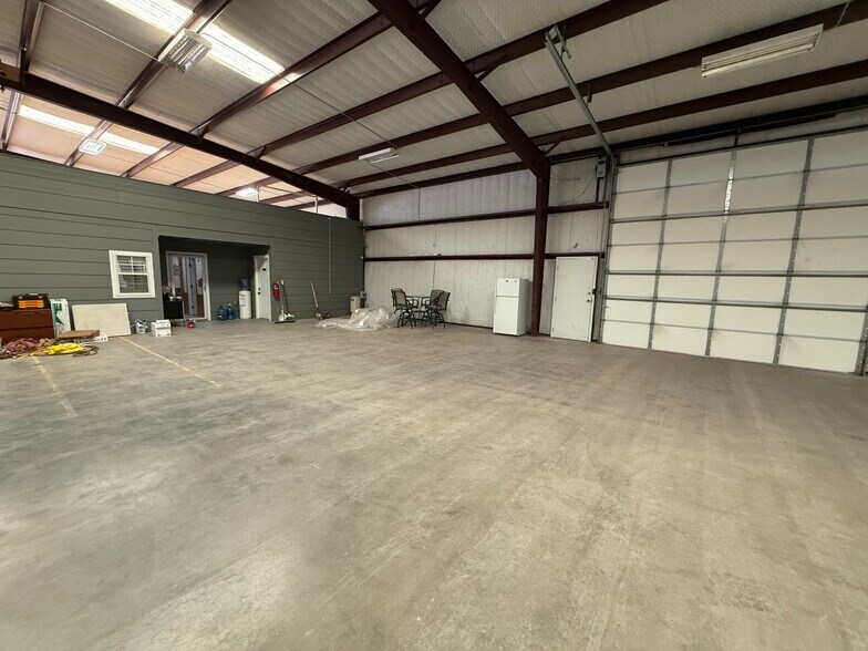 More Photos Of 2303 Private Road 7340 rd, Lubbock Warehouse For Lease
