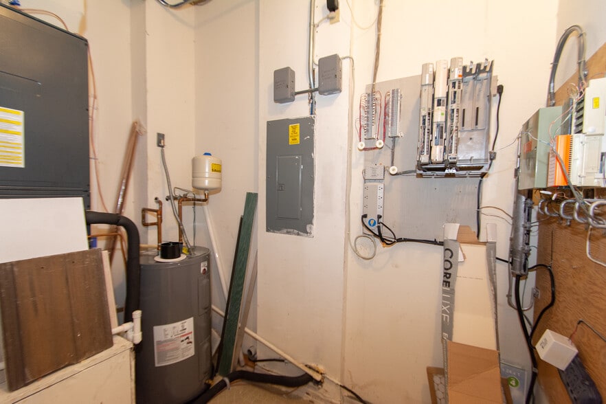 More Photos Of 300 E New Haven Ave, Melbourne Office For Sale