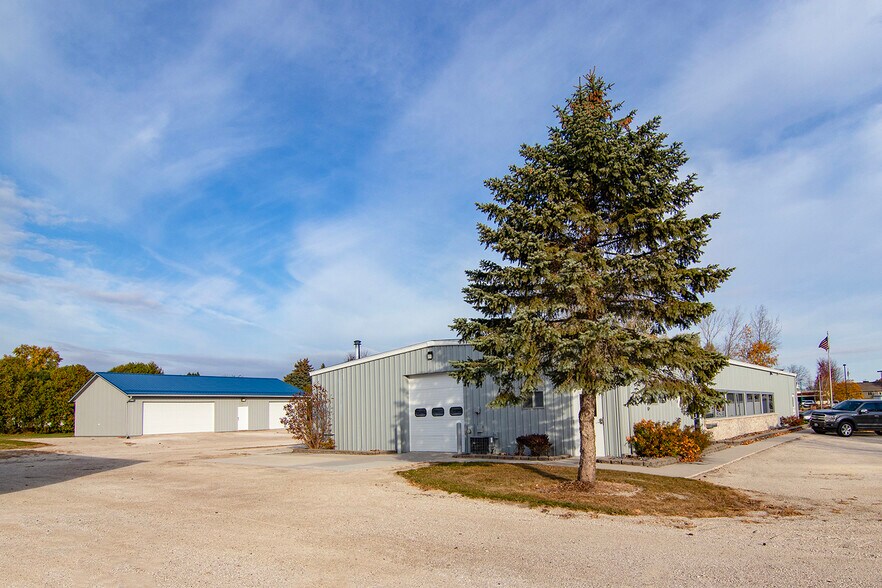 More Photos Of 901 Service Rd, Kiel Flex For Lease