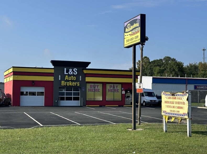 More Photos Of 96 Industrial Dr, Fredericksburg Flex For Sale