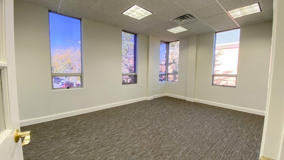 More Photos Of 80 Maple Ave, Smithtown Office For Lease