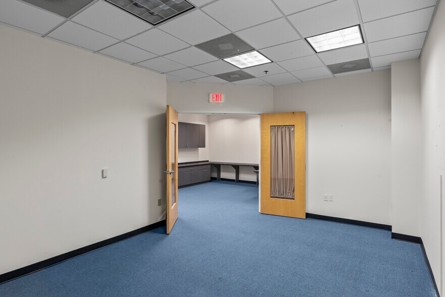 More Photos Of 19455 Deerfield Ave, Lansdowne Medical For Lease