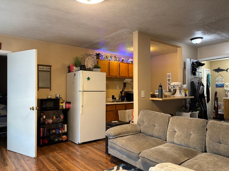 More Photos Of 206 W Main St, Mc Arthur Flex For Sale