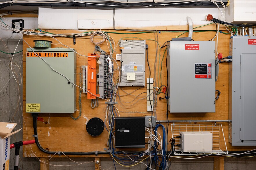 More Photos Of 8 Jennifer Dr, Merrimack Flex For Sale