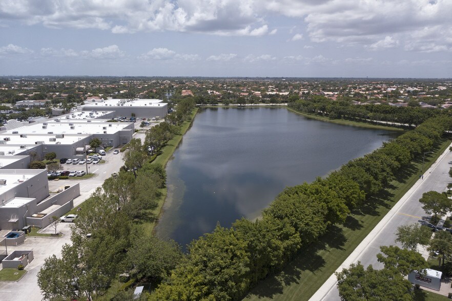 More Photos Of 15801-15999 Pines Blvd, Pembroke Pines Unknown For Lease