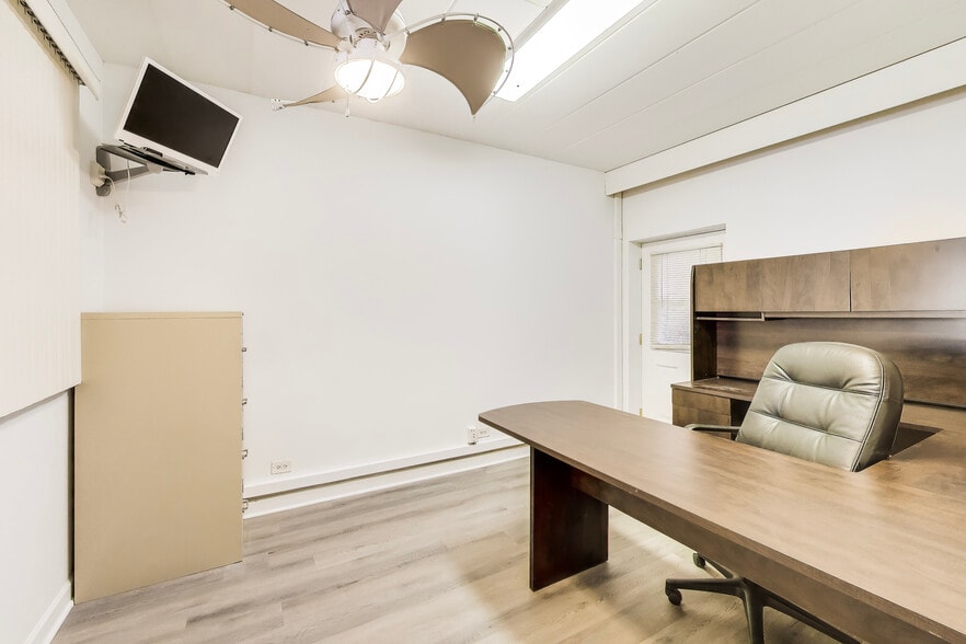 More Photos Of 7437 W Irving Park Rd, Chicago Office For Lease