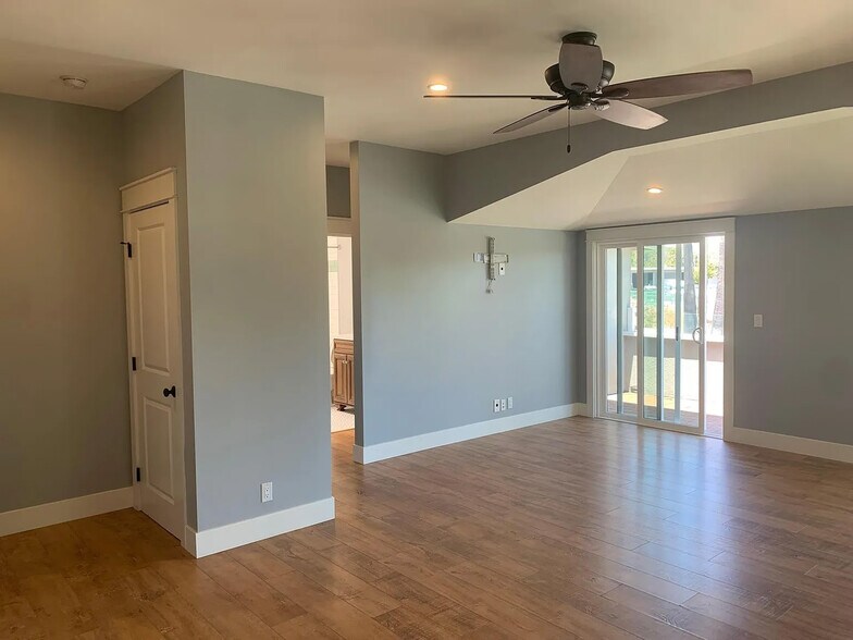 More Photos Of 1534 Manhattan Beach Blvd, Manhattan Beach Apartments For Sale