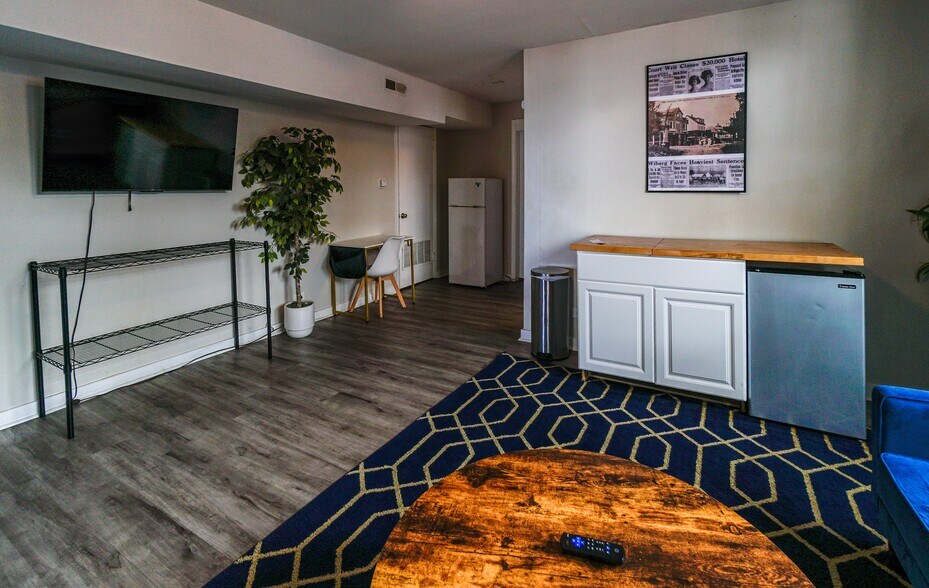 More Photos Of 115 Nippersink Blvd, Fox Lake Hospitality For Sale