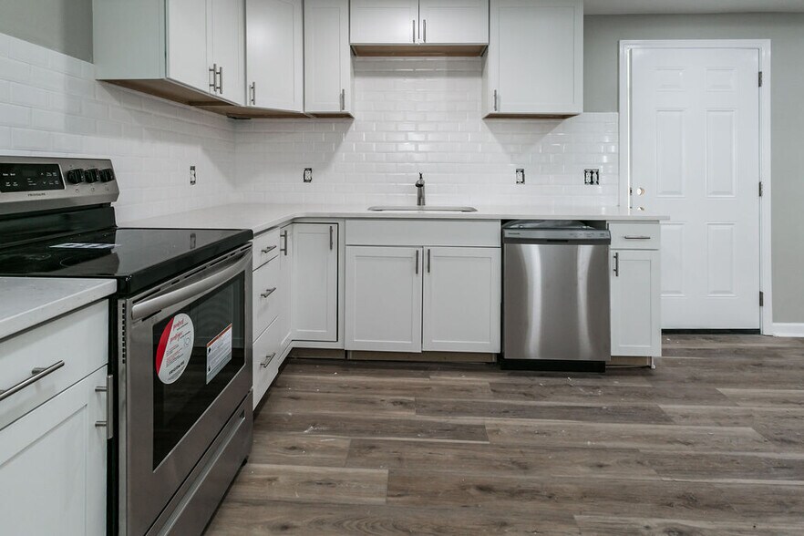 More Photos Of 4527 South St, Jamesville General Retail For Sale