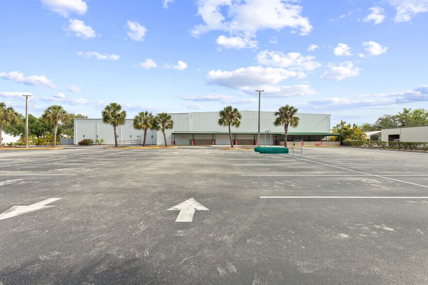 More Photos Of 7856 Ellis Rd, Melbourne Refrigeration Cold Storage For Lease