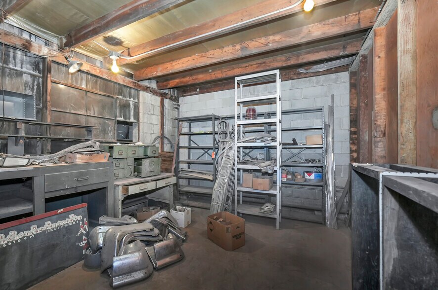 More Photos Of 655 N Washington St, Naperville Service For Sale