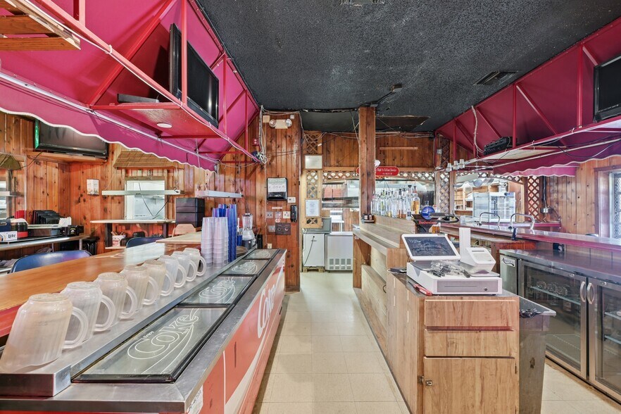 More Photos Of 1148 County Road 309, Crescent City Restaurant For Sale