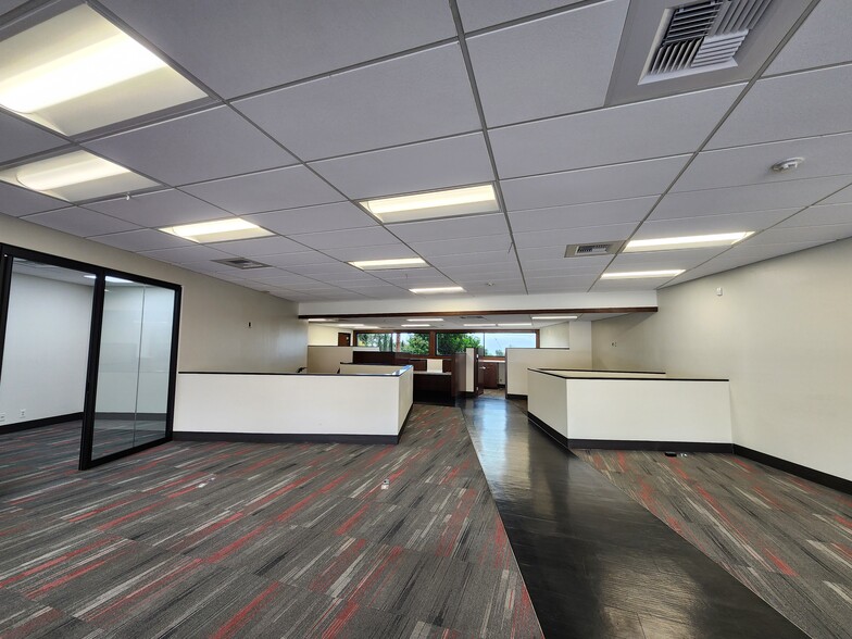 More Photos Of 20 Miraleste Plz, Rancho Palos Verdes General Retail For Lease