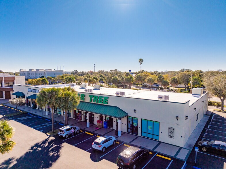 More Photos Of 701 21st St, Vero Beach General Retail For Lease