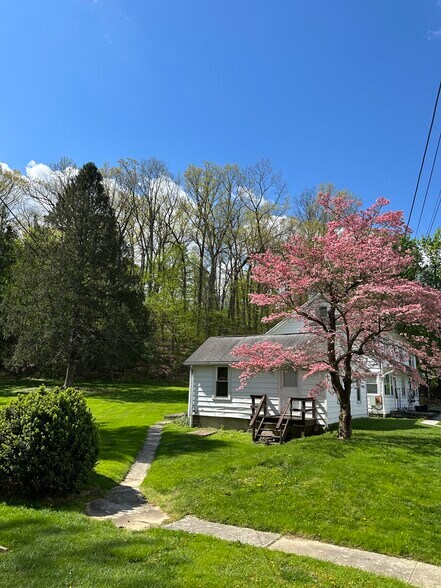 More Photos Of 862 Iron Ridge Rd, Spring Grove Apartments For Sale