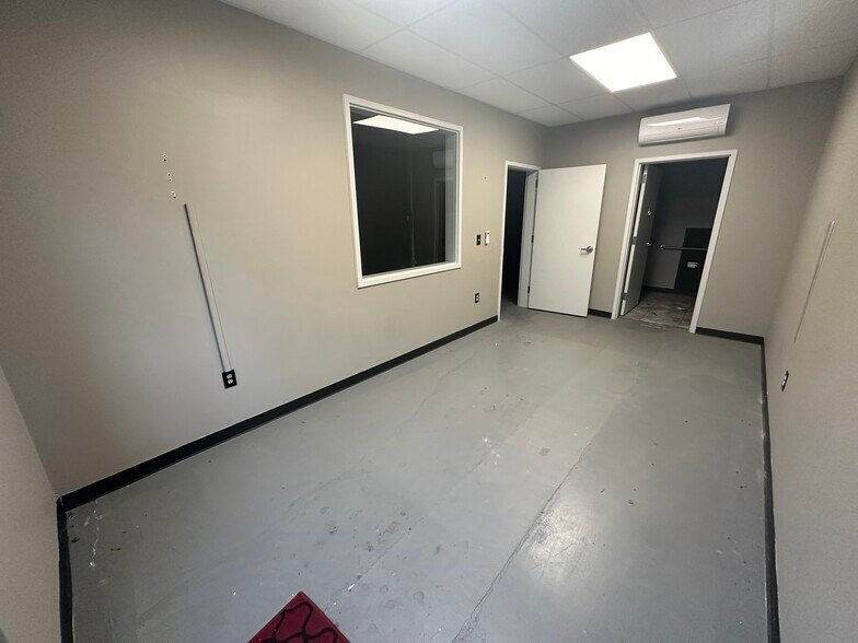 More Photos Of 1706 Dungan Ln, Austin Unknown For Lease