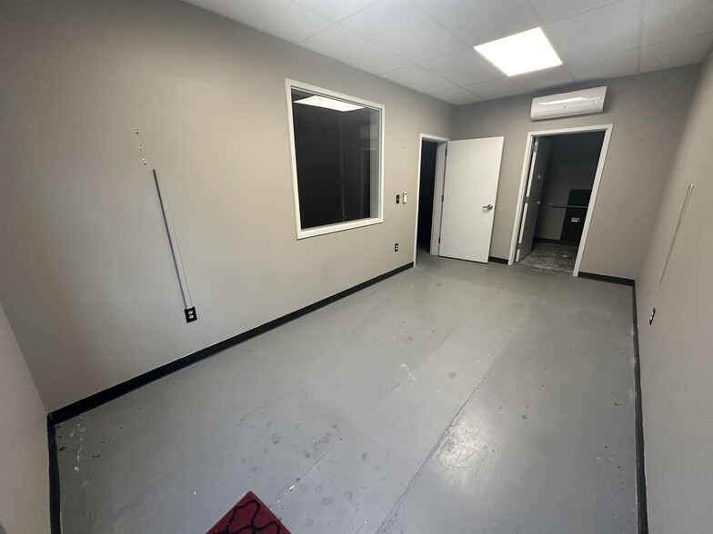More Photos Of 1706 Dungan Ln, Austin Unknown For Lease