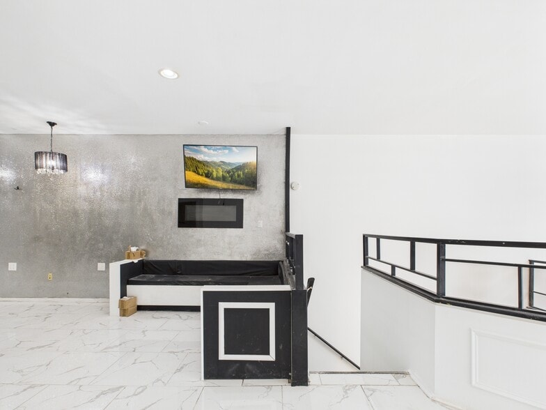 More Photos Of 611 S Orianna St, Philadelphia Storefront Retail Residential For Lease