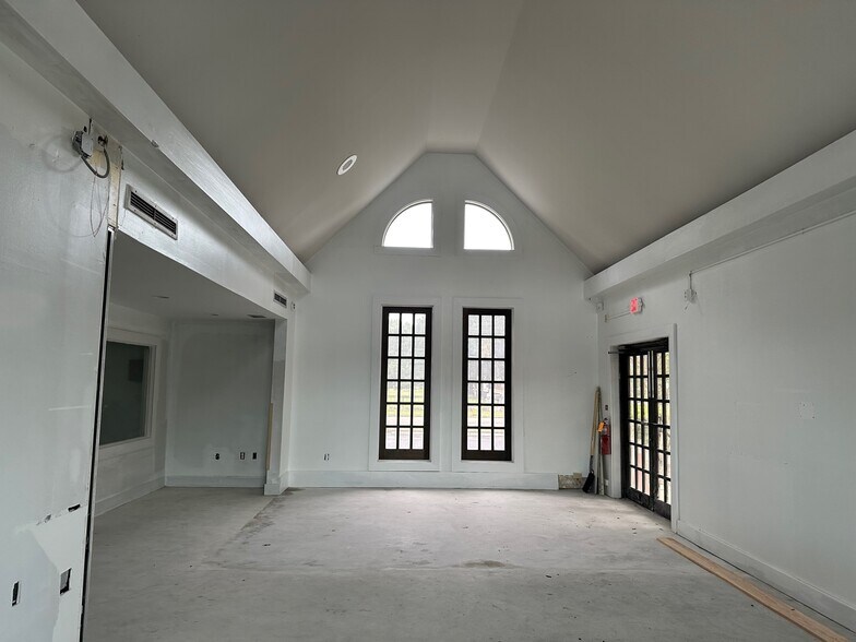 More Photos Of 637 Rutledge Ave, Charleston Restaurant For Lease