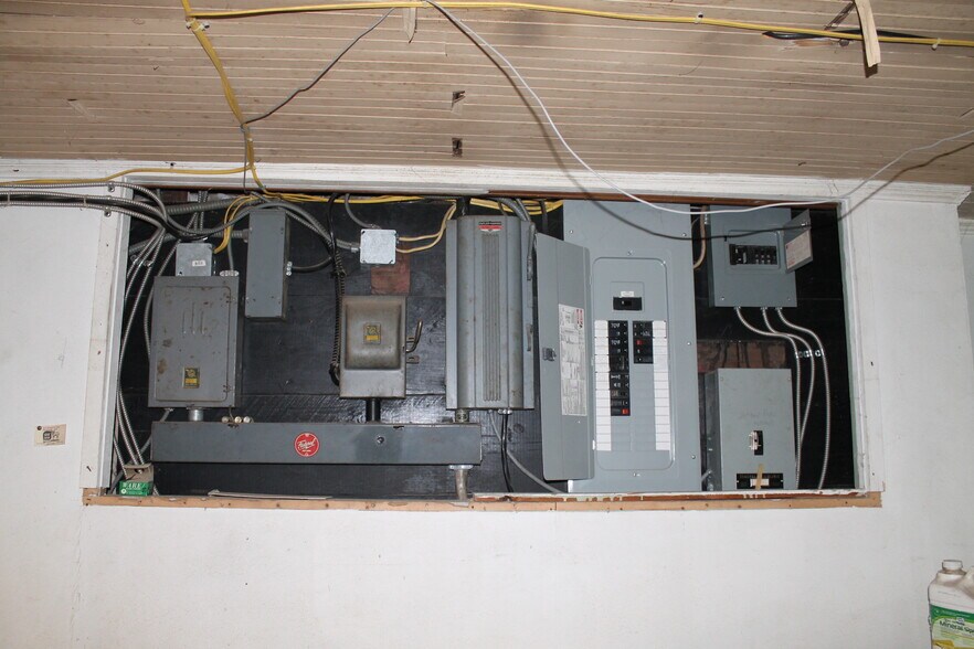 More Photos Of 134-136 E Church St, Nanticoke Light Manufacturing For Sale