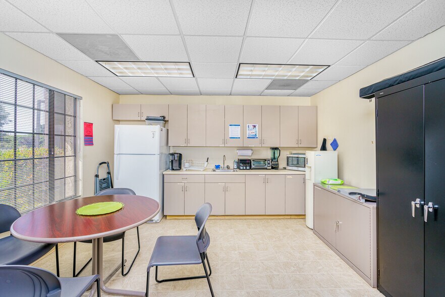 More Photos Of 1300 E Cypress St, Santa Maria Office Residential For Sale