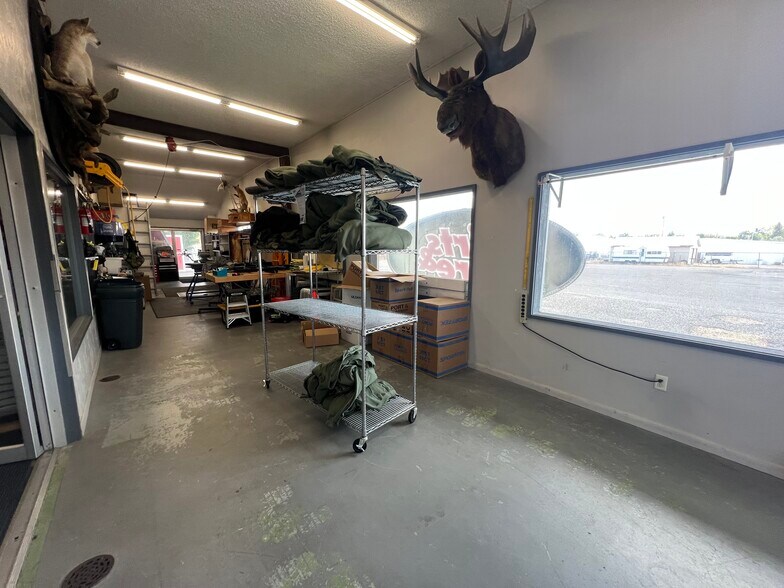 More Photos Of 1720 Main St, Lander Warehouse For Sale