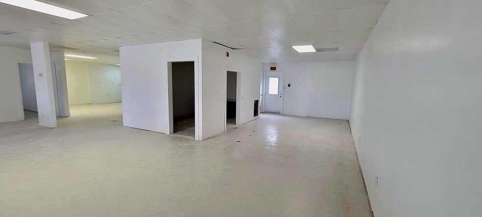 More Photos Of 900 Highway 3, League City Freestanding For Sale