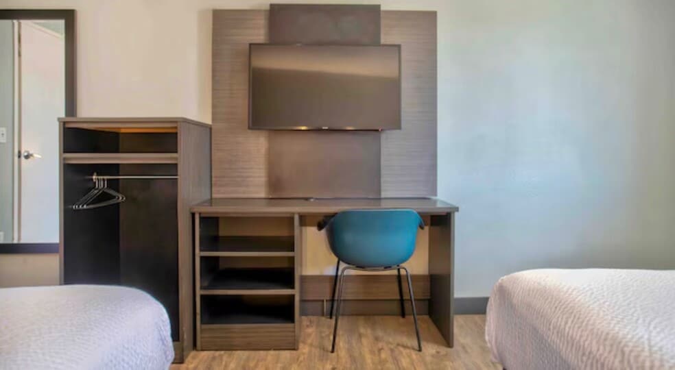 More Photos Of 3351 E Andy Devine Ave, Kingman Hotel For Sale