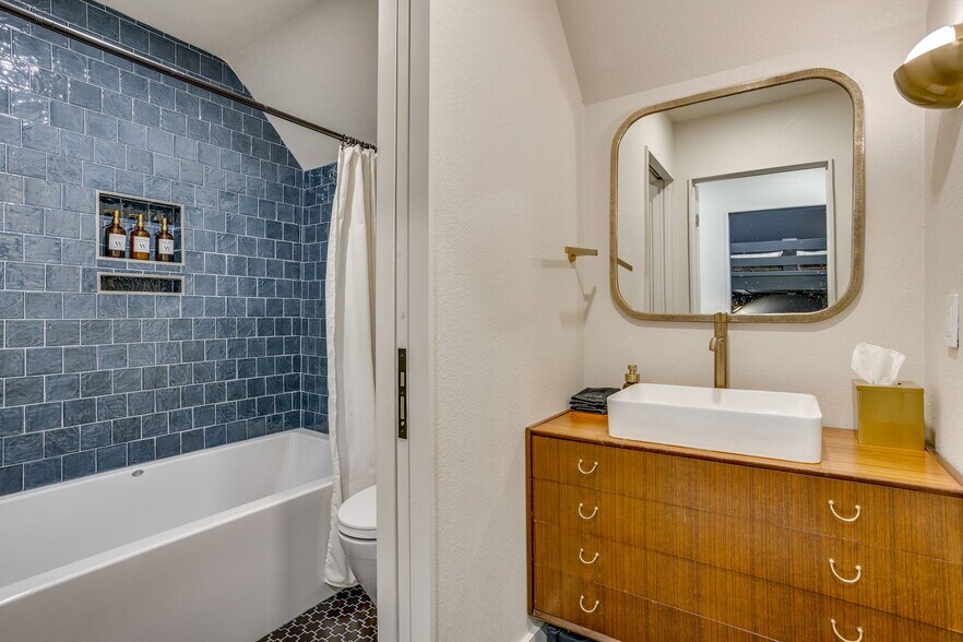 More Photos Of 6725 Rollins Rd, Granbury Specialty For Sale
