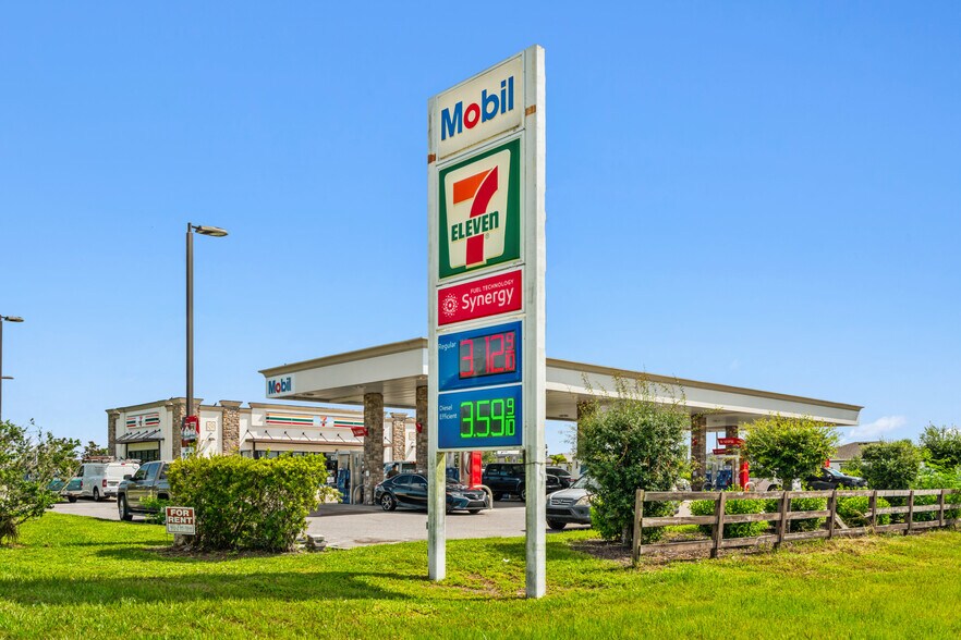 More Photos Of 4920 Moccasin Wallow Rd, Palmetto Freestanding For Sale